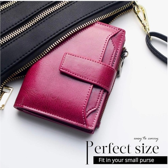 Women's Small Leather RFID Bifold Wallet - Picture 4 of 9